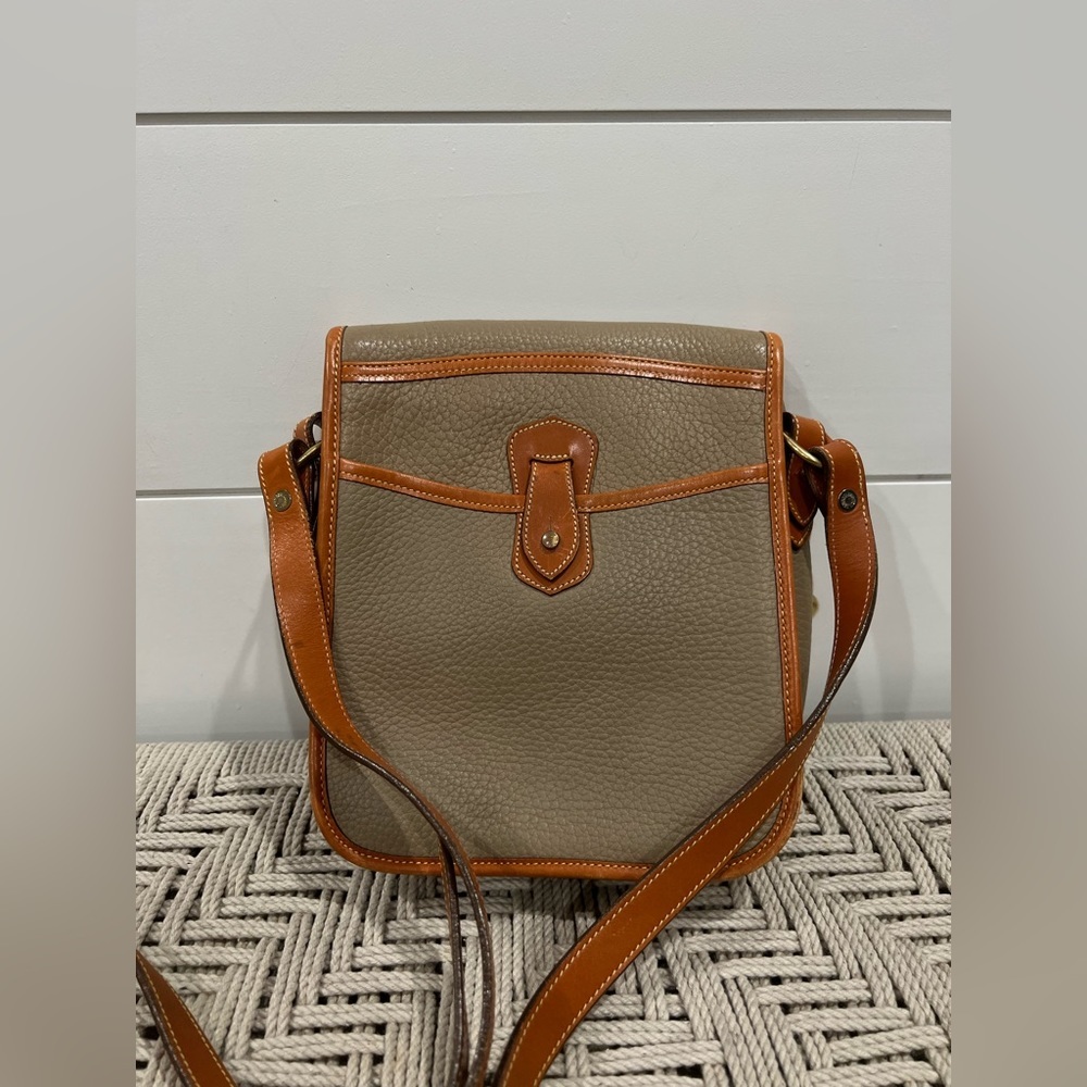 Vintage Dooney & Bourke taupe Cavalry scout shoulder bag - Picture 2 of 4